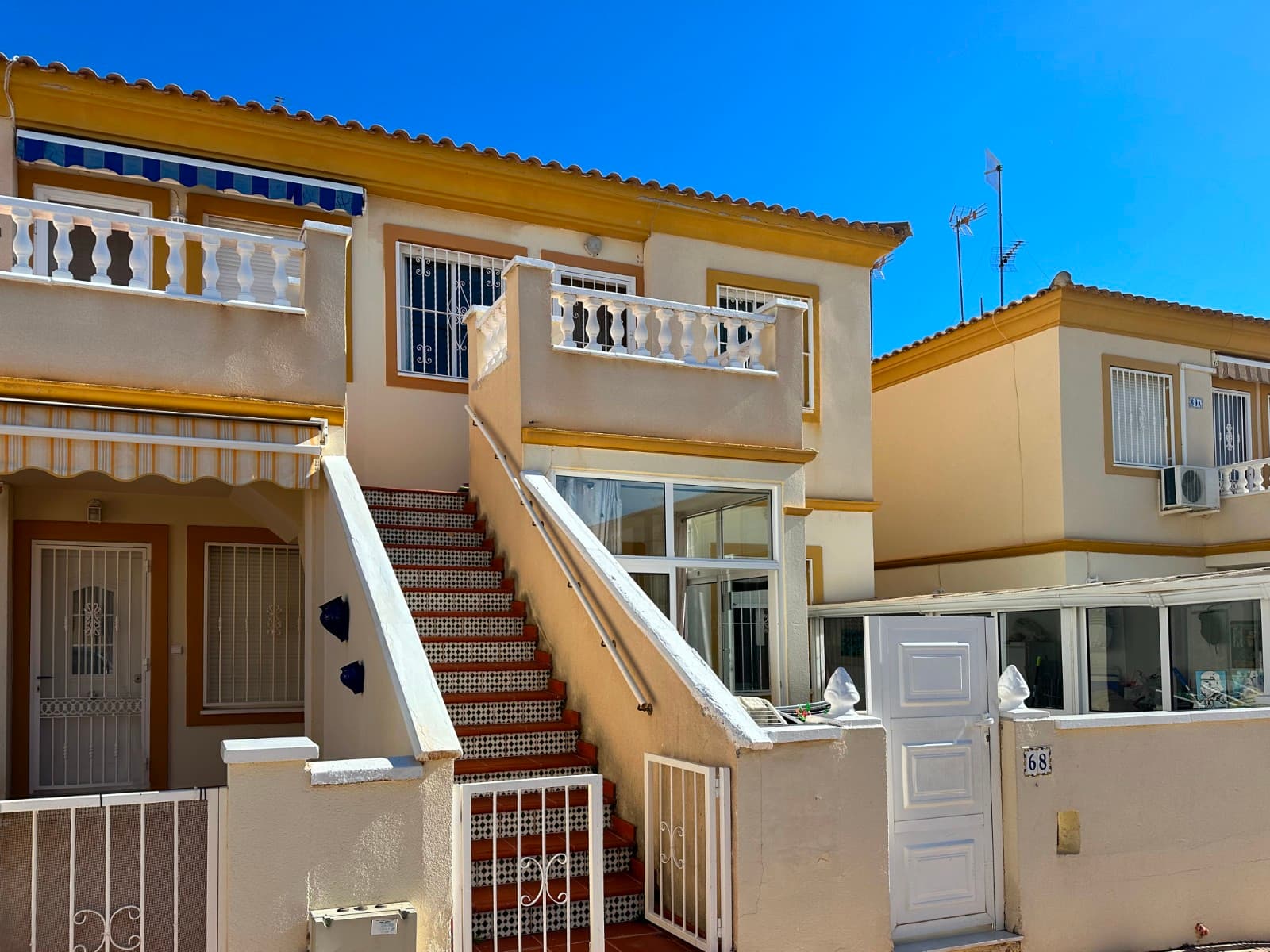 Tussenverdieping Appartement met 2 slaapkamers in Orihuela Costa - 1