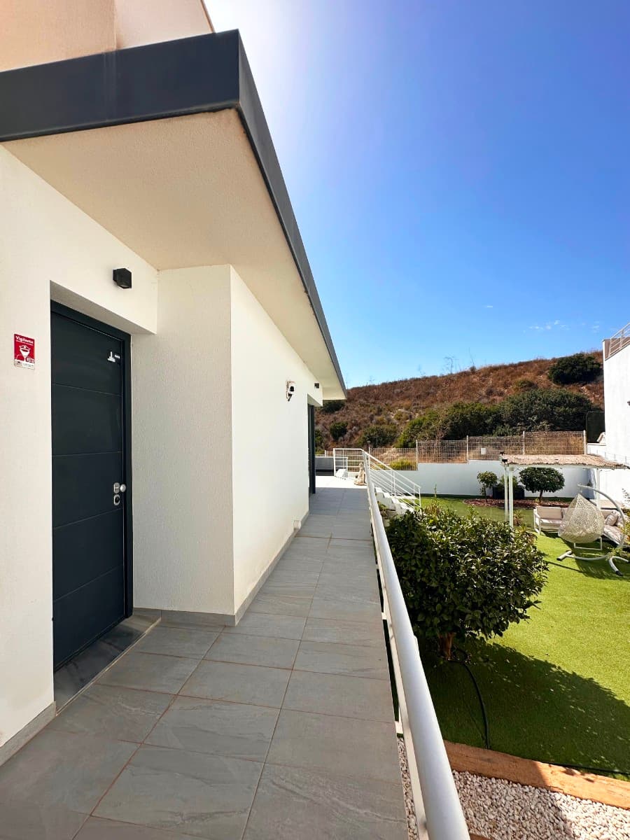 Villa - Chalet de 5 dormitorios en San Miguel de Salinas - 4