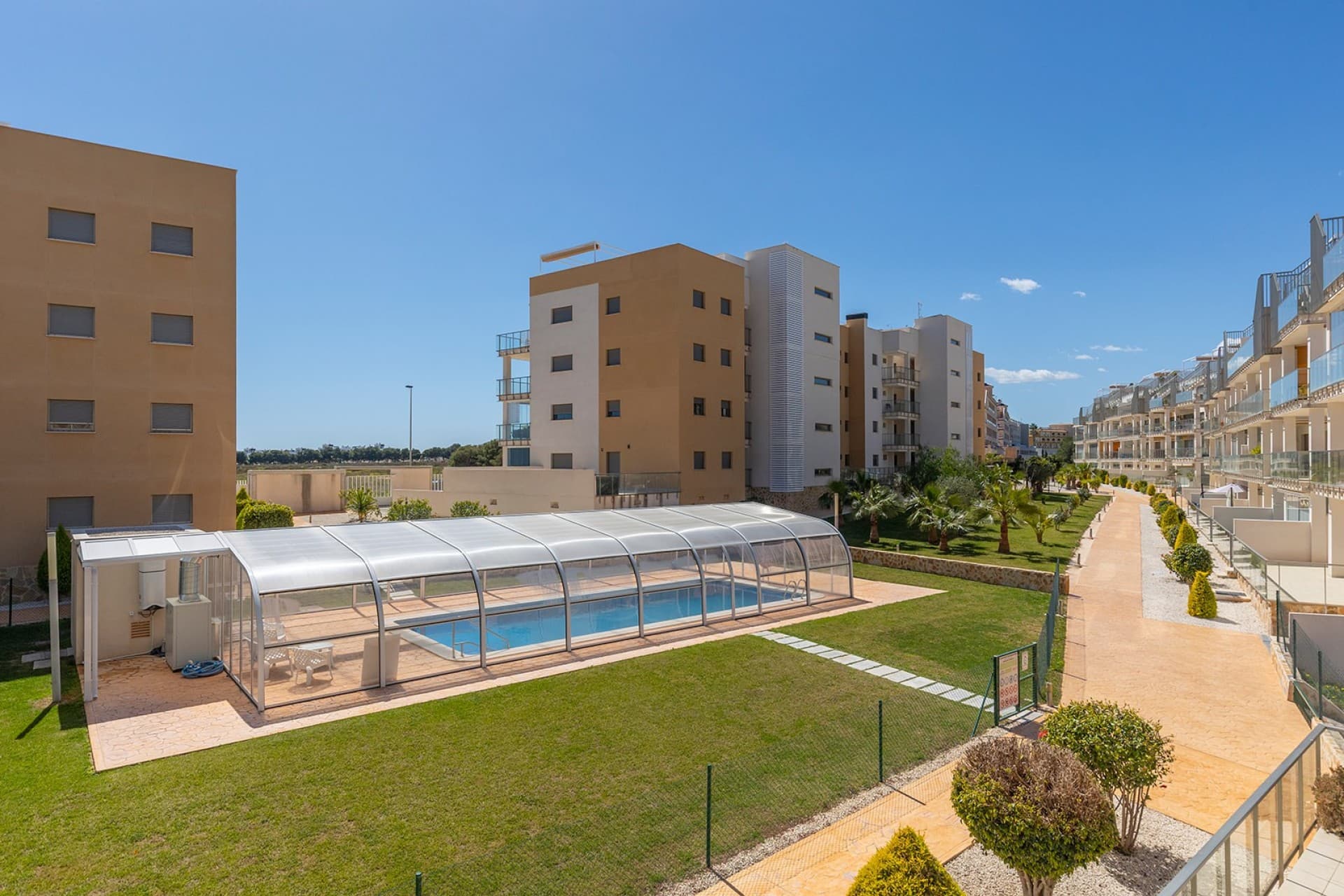 Apartamento Planta Media de 2 dormitorios en Orihuela Costa - 28