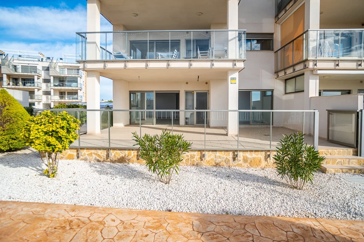 3 bed Middle Floor Apartment in Orihuela Costa - 2