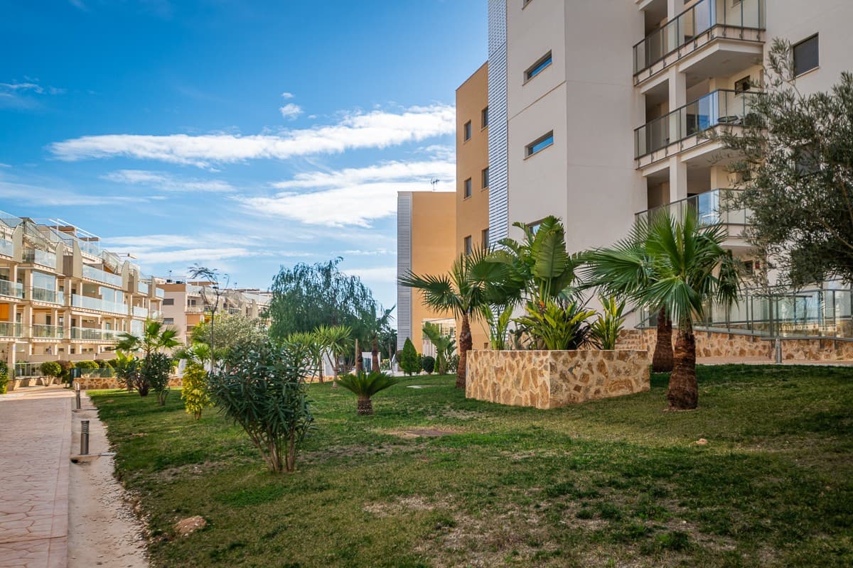 3 bed Middle Floor Apartment in Orihuela Costa - 30