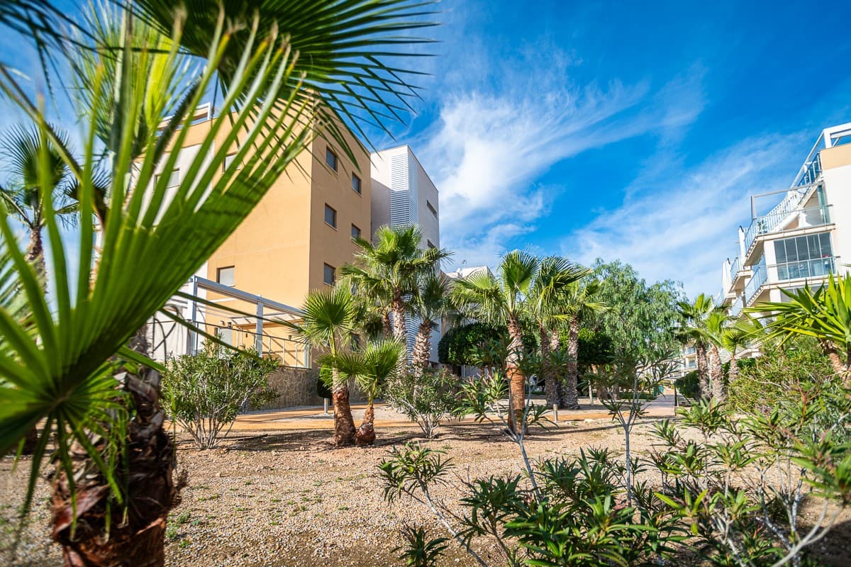3 bed Middle Floor Apartment in Orihuela Costa - 28