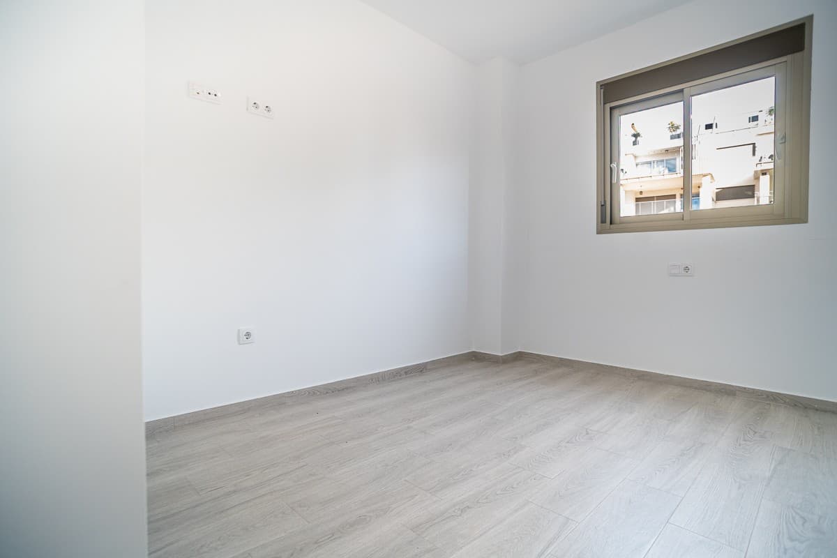 3 bed Middle Floor Apartment in Orihuela Costa - 10