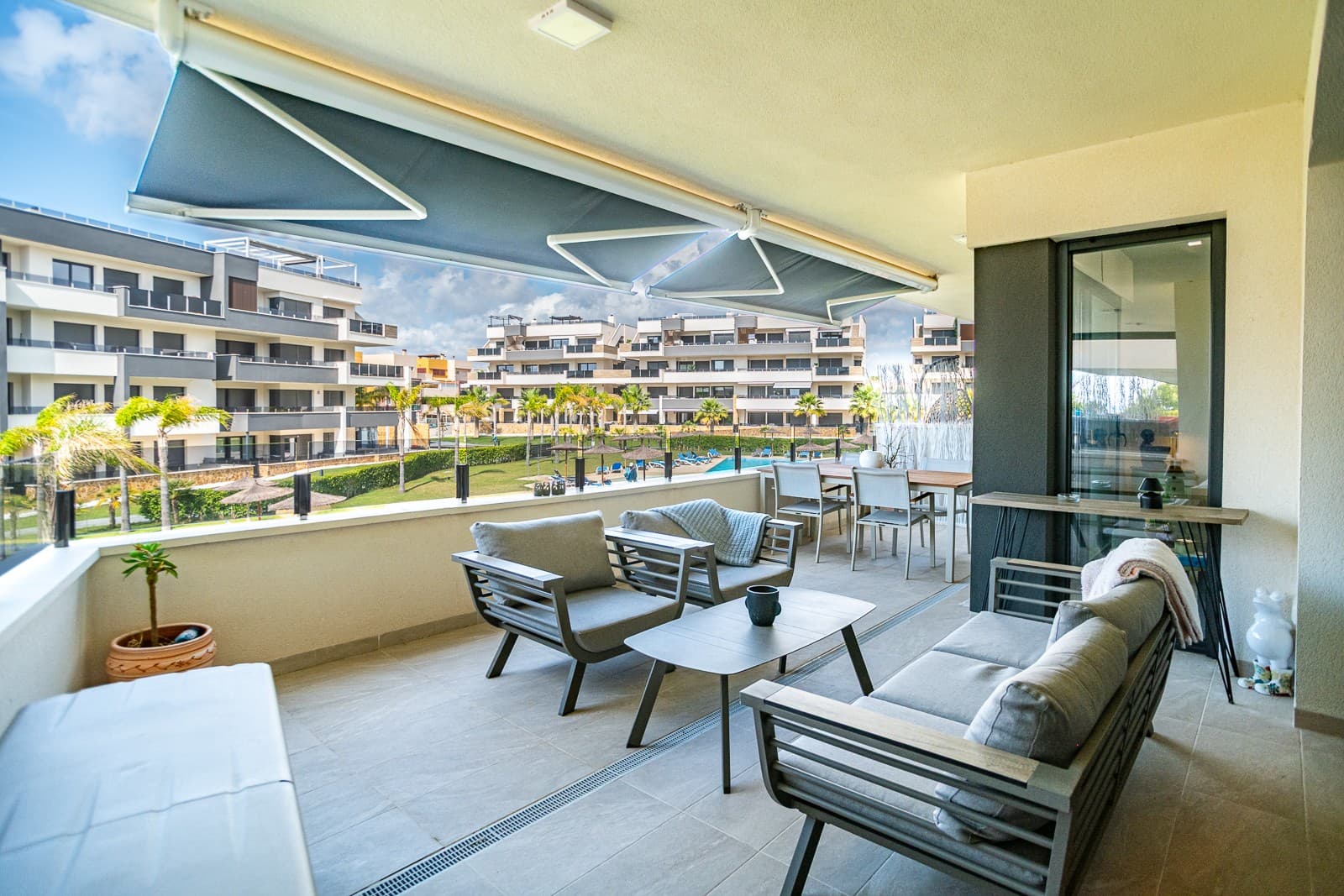 2 bed Middle Floor Apartment in Playa Flamenca - 3