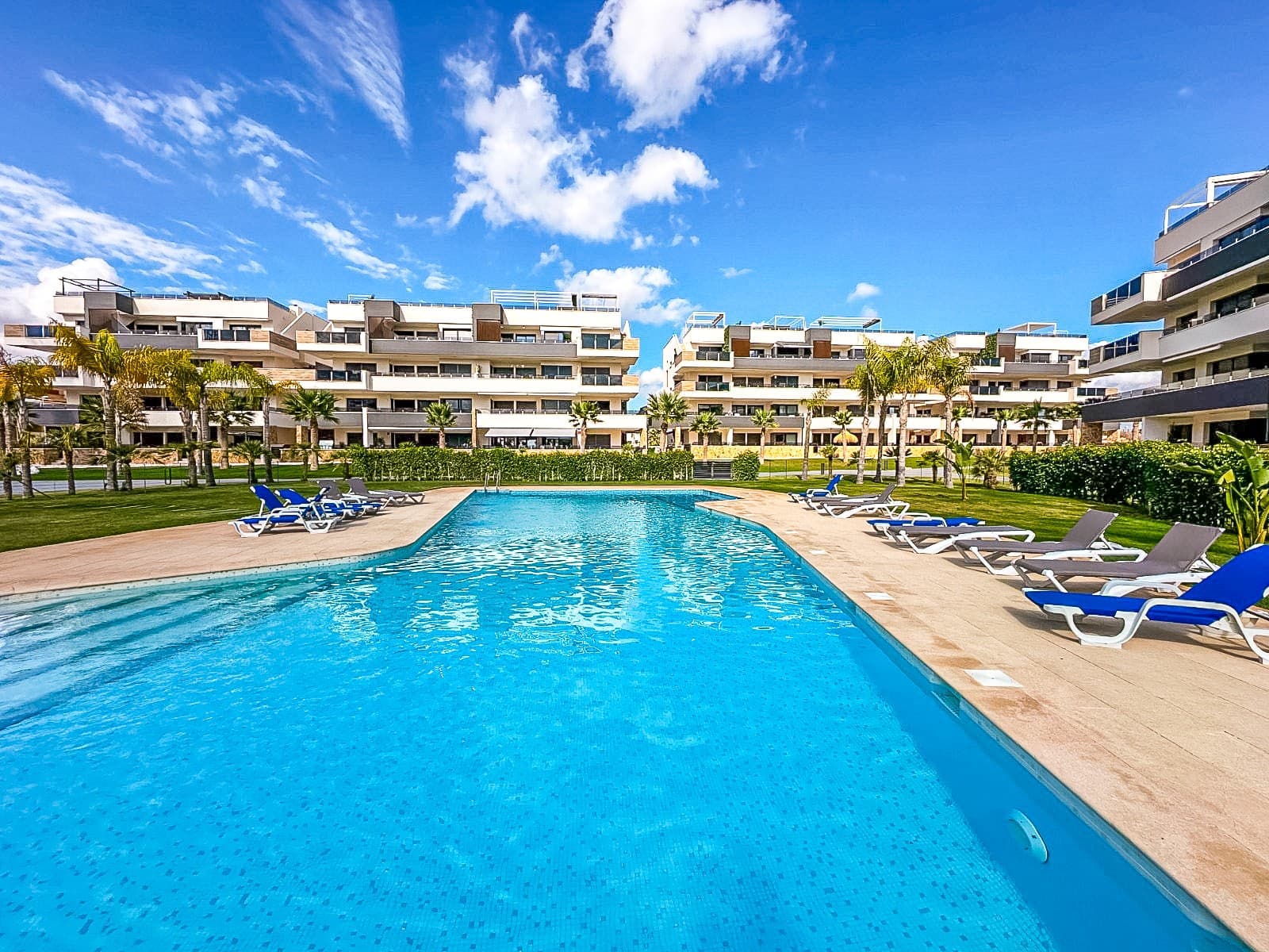 2 bed Middle Floor Apartment in Playa Flamenca - 2