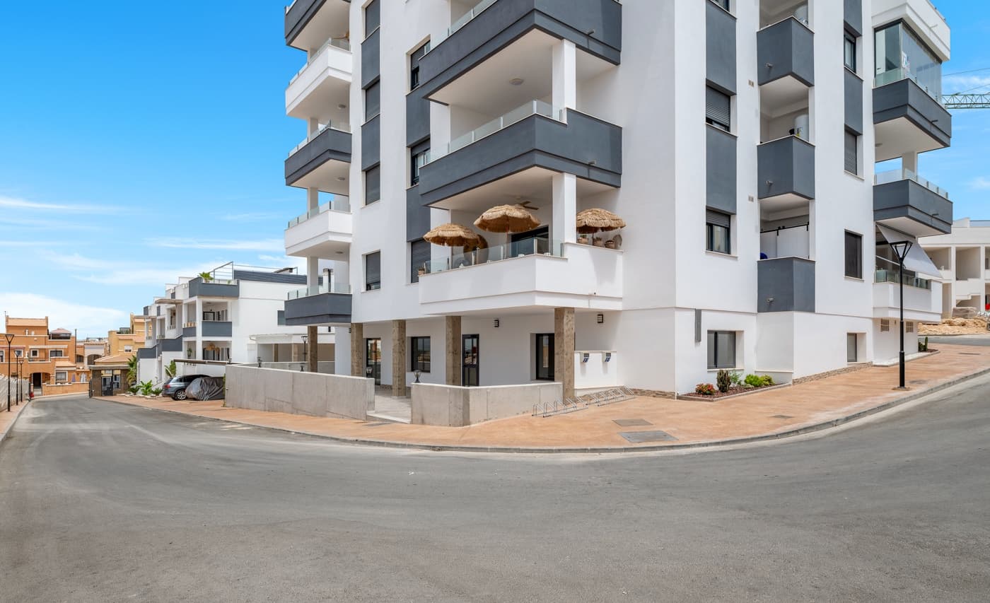 2 bed Middle Floor Apartment in Orihuela - 1