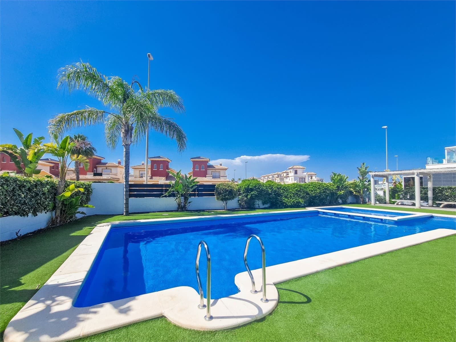 Geschakelde Woning met 3 slaapkamers in Cabo Roig - 44