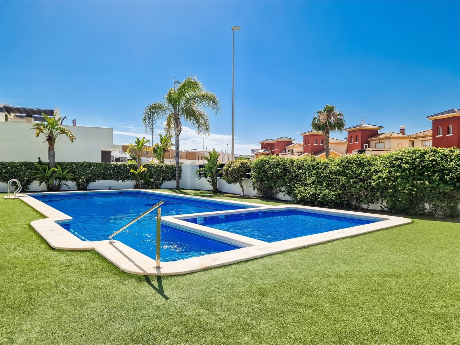 Geschakelde Woning met 3 slaapkamers in Cabo Roig - 43