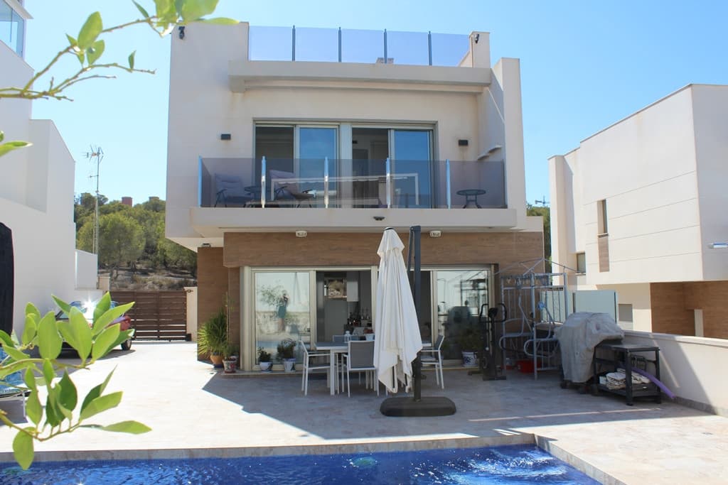Villa - Chalet de 3 dormitorios en San Miguel de Salinas - 1