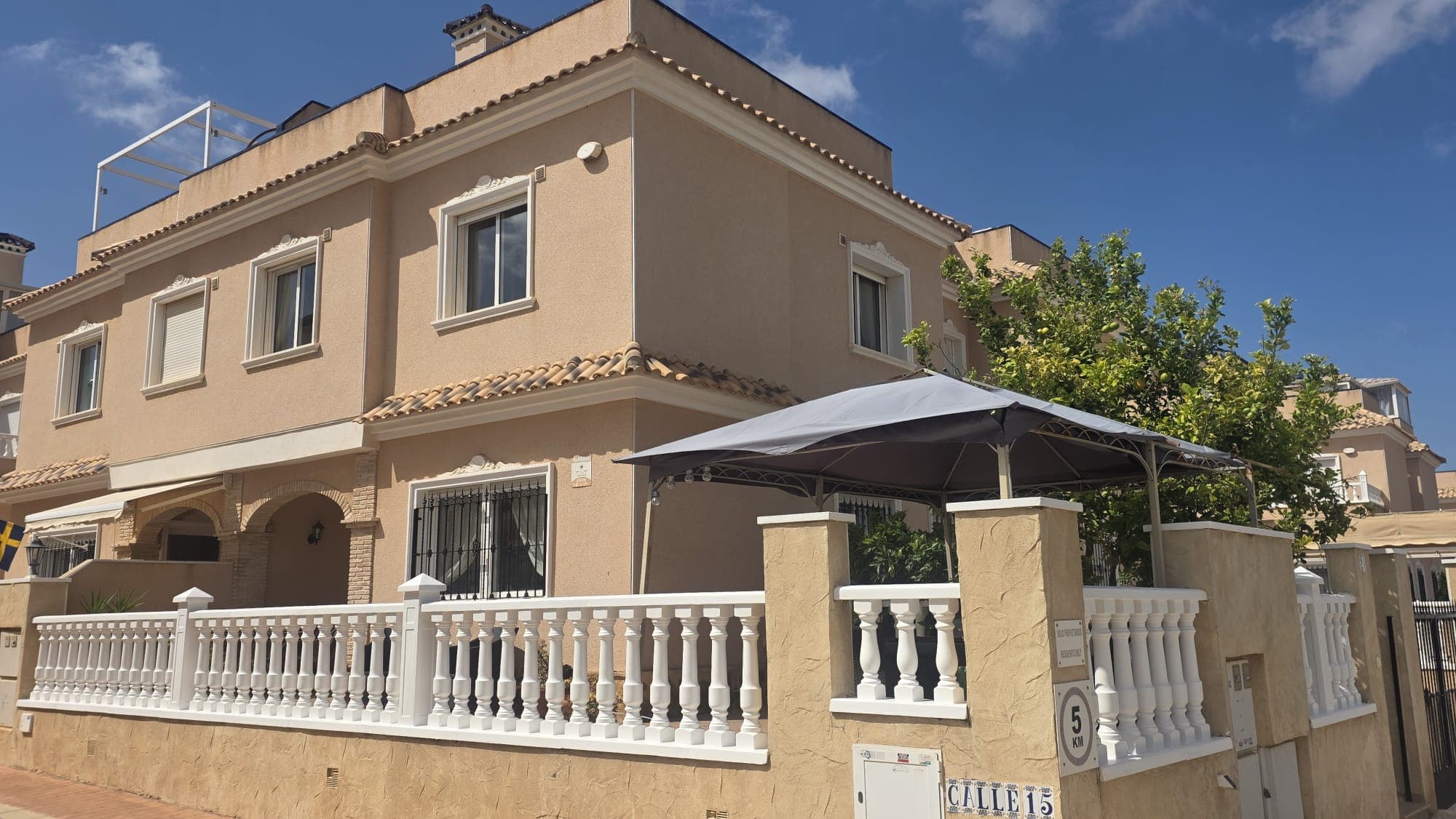 Villa - Chalet de 3 dormitorios en Orihuela Costa - 1