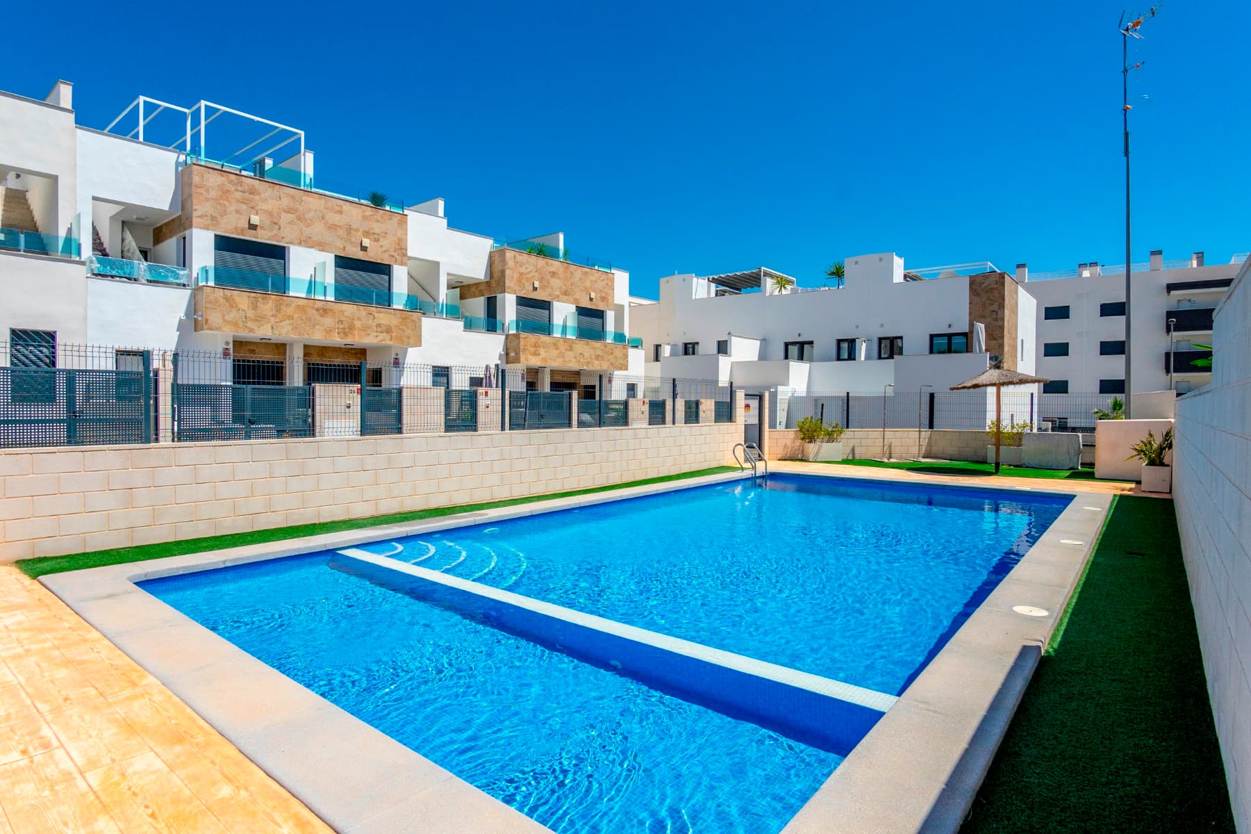 Villa - Chalet de 3 dormitorios en Villamartin - 1