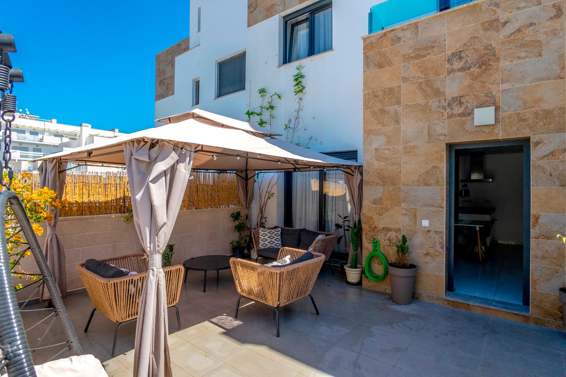 Villa - Chalet de 3 dormitorios en Villamartin - 2