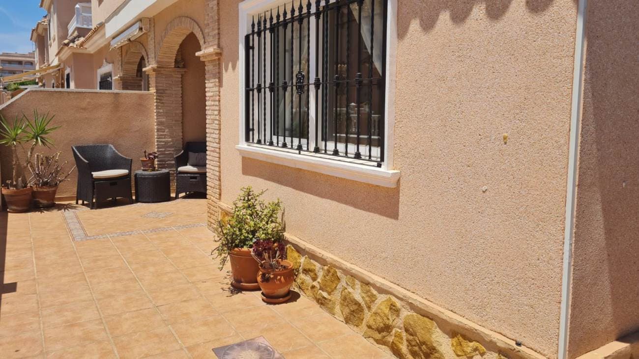 3 bed Detached Villa in Villamartin - 22