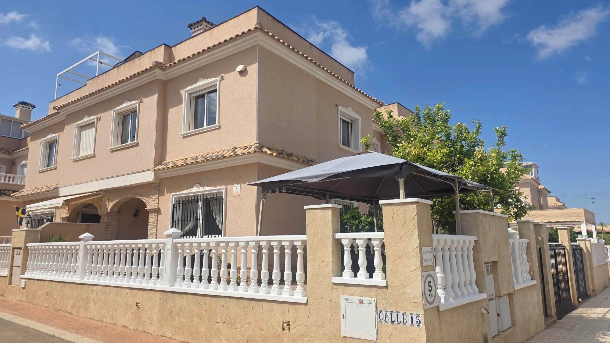 3 bed Detached Villa in Villamartin - 2