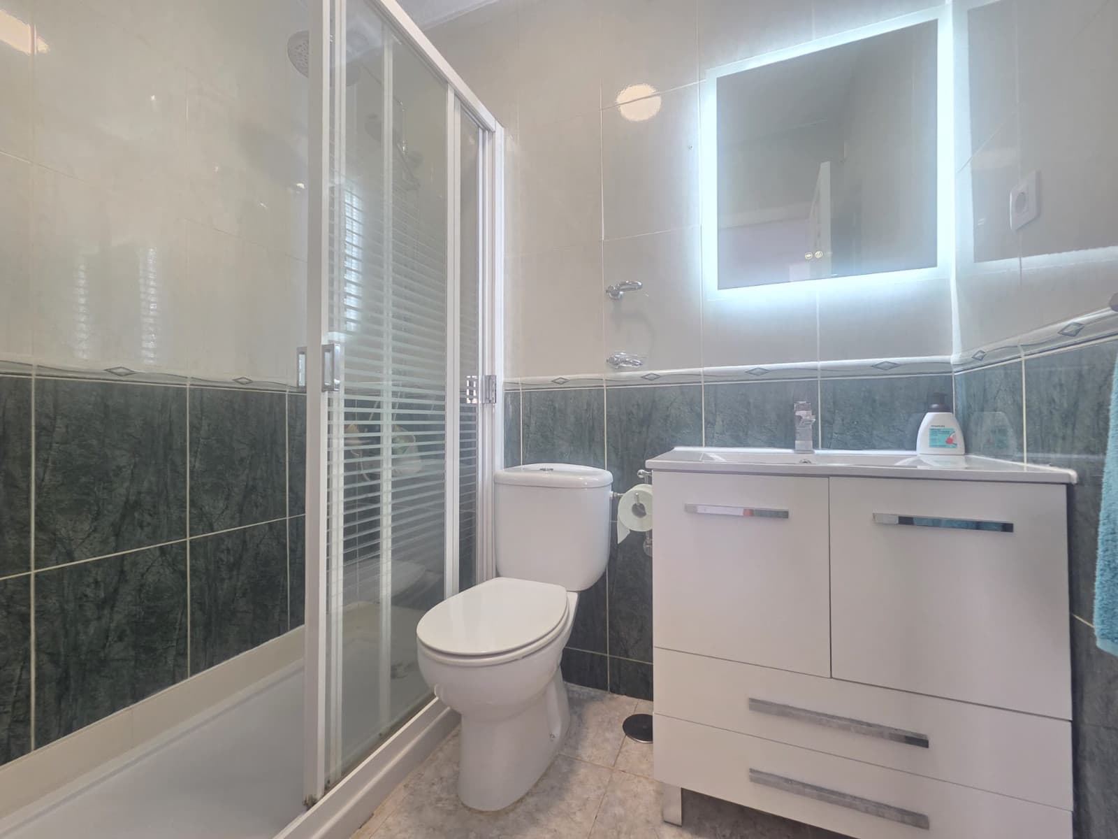 2 bed Middle Floor Apartment in Villamartin - 17