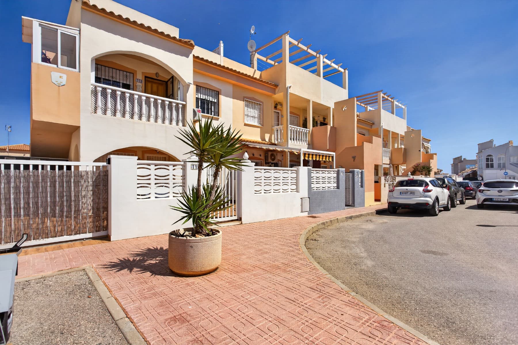 2 bed Middle Floor Apartment in Orihuela Costa - 1