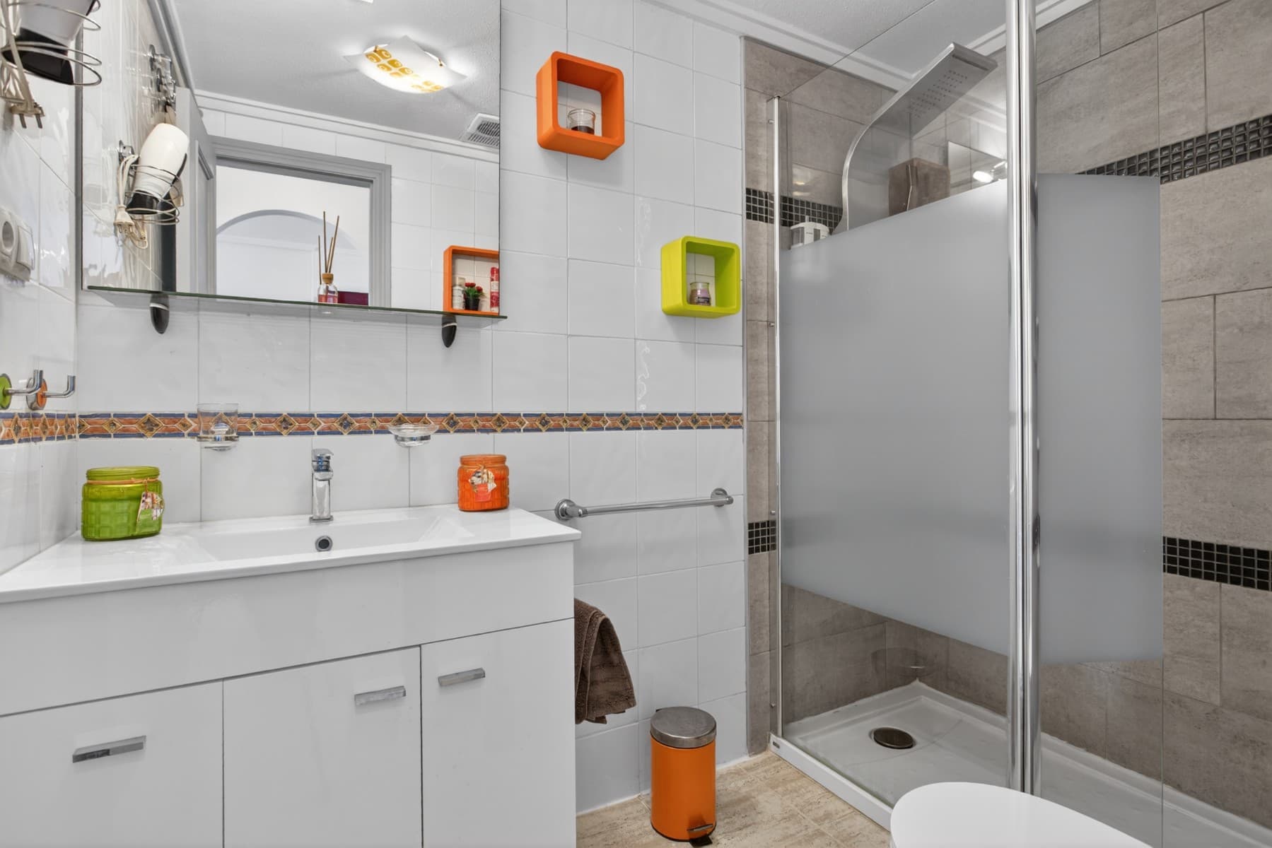 2 bed Middle Floor Apartment in Orihuela Costa - 13