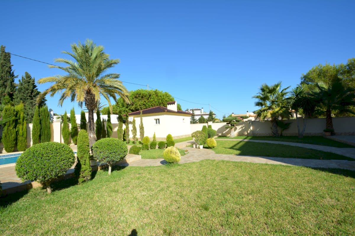 9 bed Detached Villa in Orihuela Costa - 16