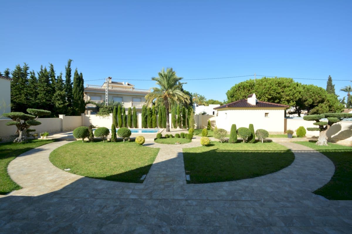 9 bed Detached Villa in Orihuela Costa - 19