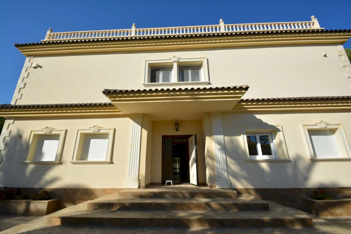 9 bed Detached Villa in Orihuela Costa - 23