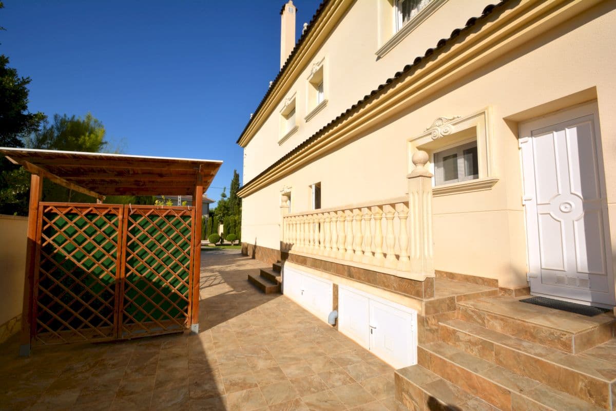 9 bed Detached Villa in Orihuela Costa - 35