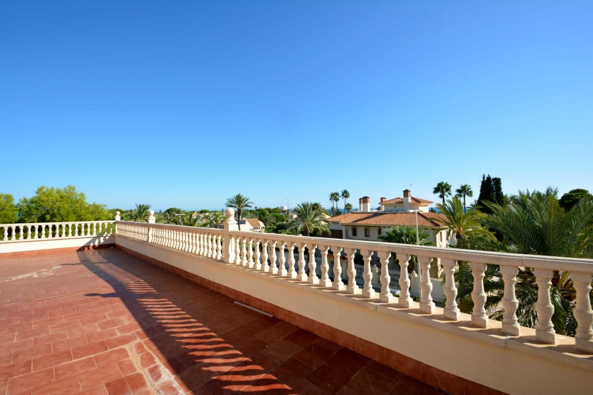 9 bed Detached Villa in Orihuela Costa - 42