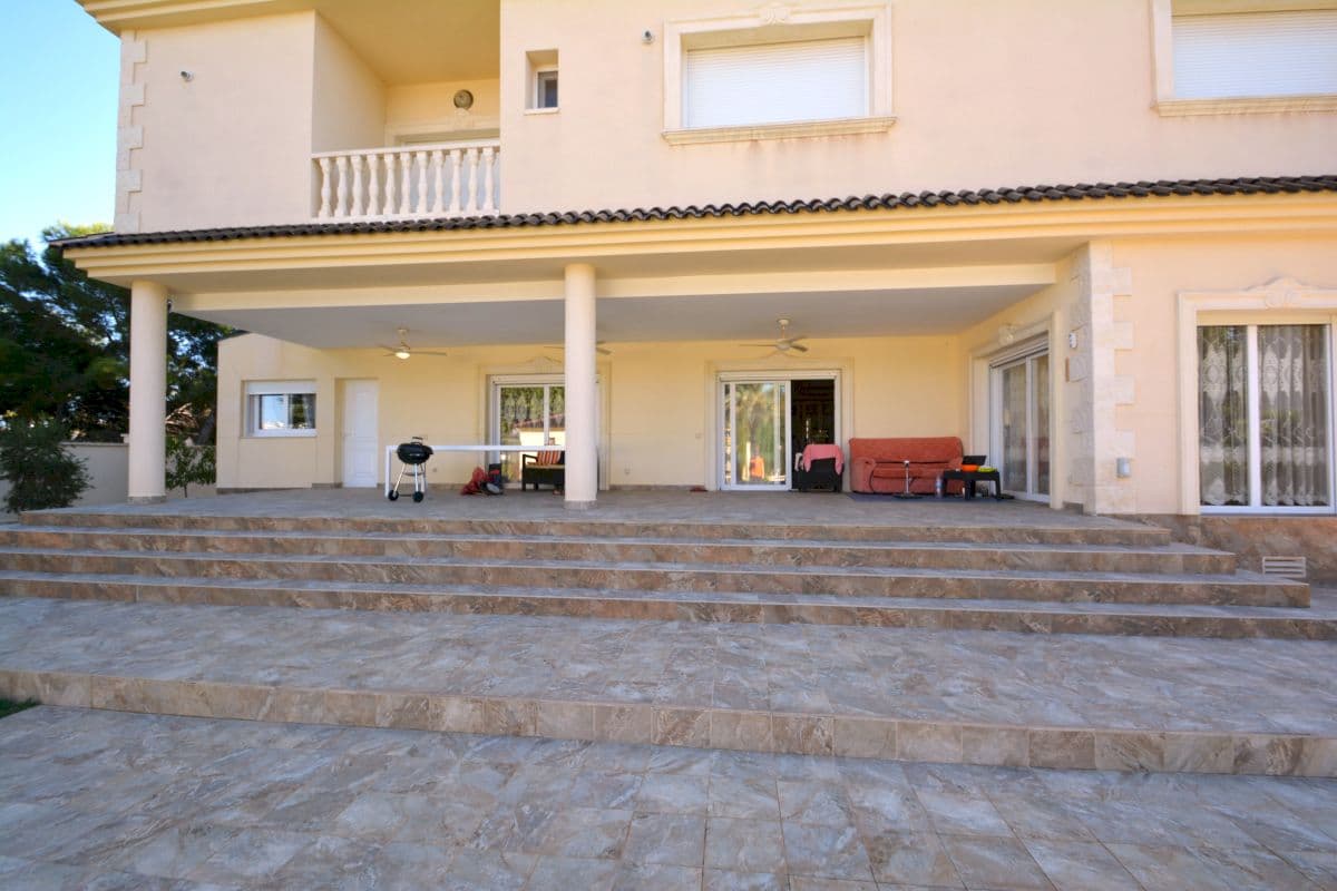 9 bed Detached Villa in Orihuela Costa - 48