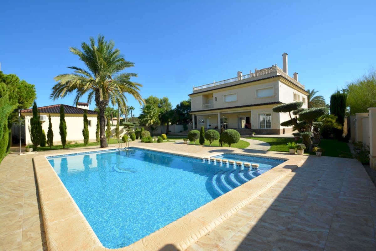 9 bed Detached Villa in Orihuela Costa - 1