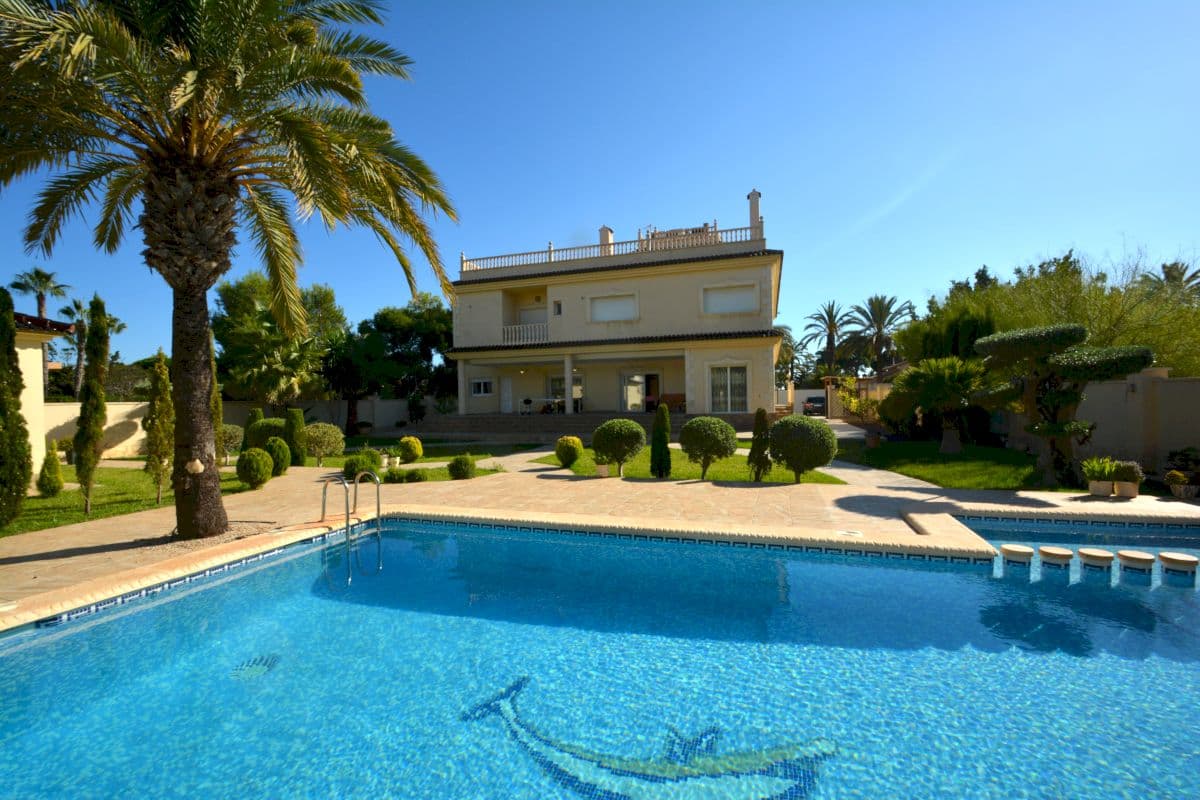 9 bed Detached Villa in Orihuela Costa - 50