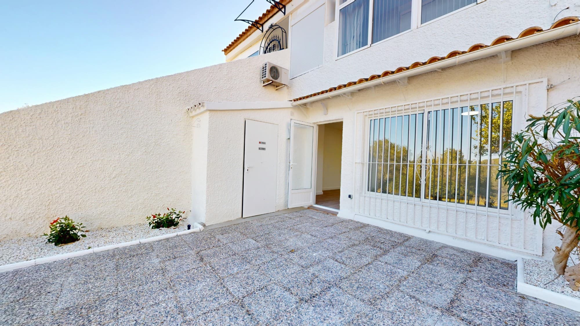 Bungalow de 2 dormitorios en Villamartin - 28