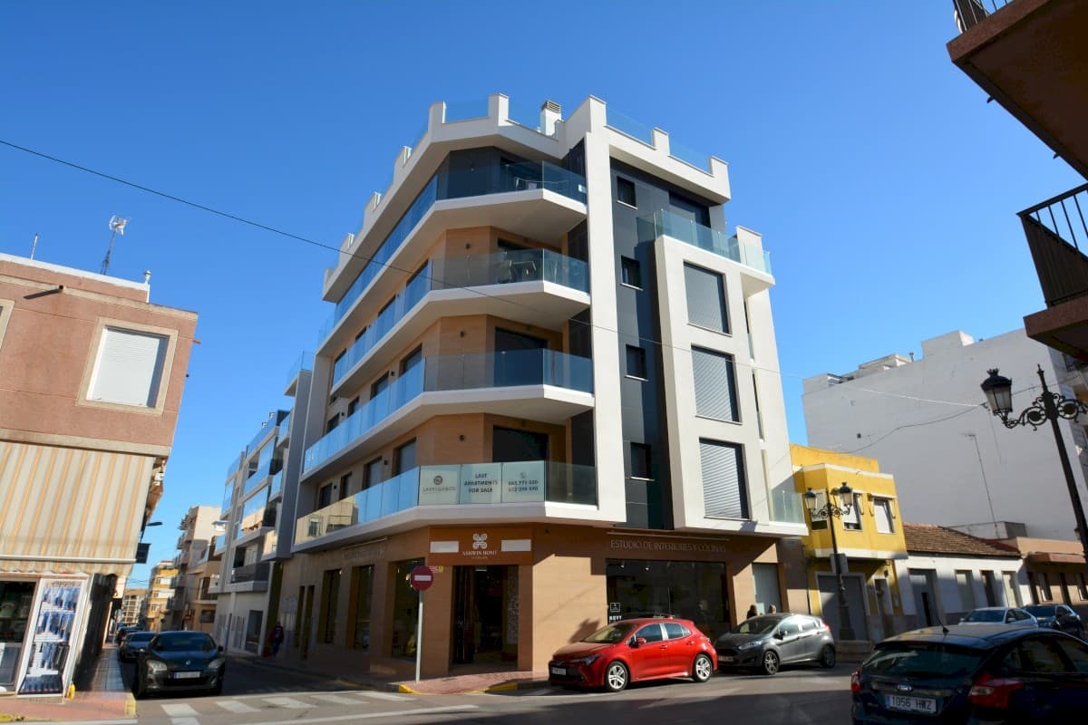 Ático de 2 dormitorios en Guardamar del Segura - 1