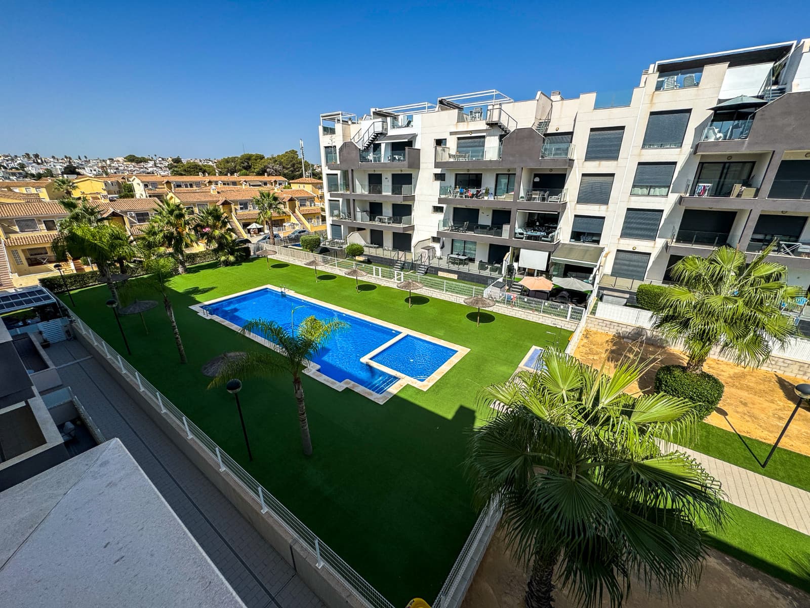 Apartamento Planta Media de 2 dormitorios en Orihuela Costa - 1