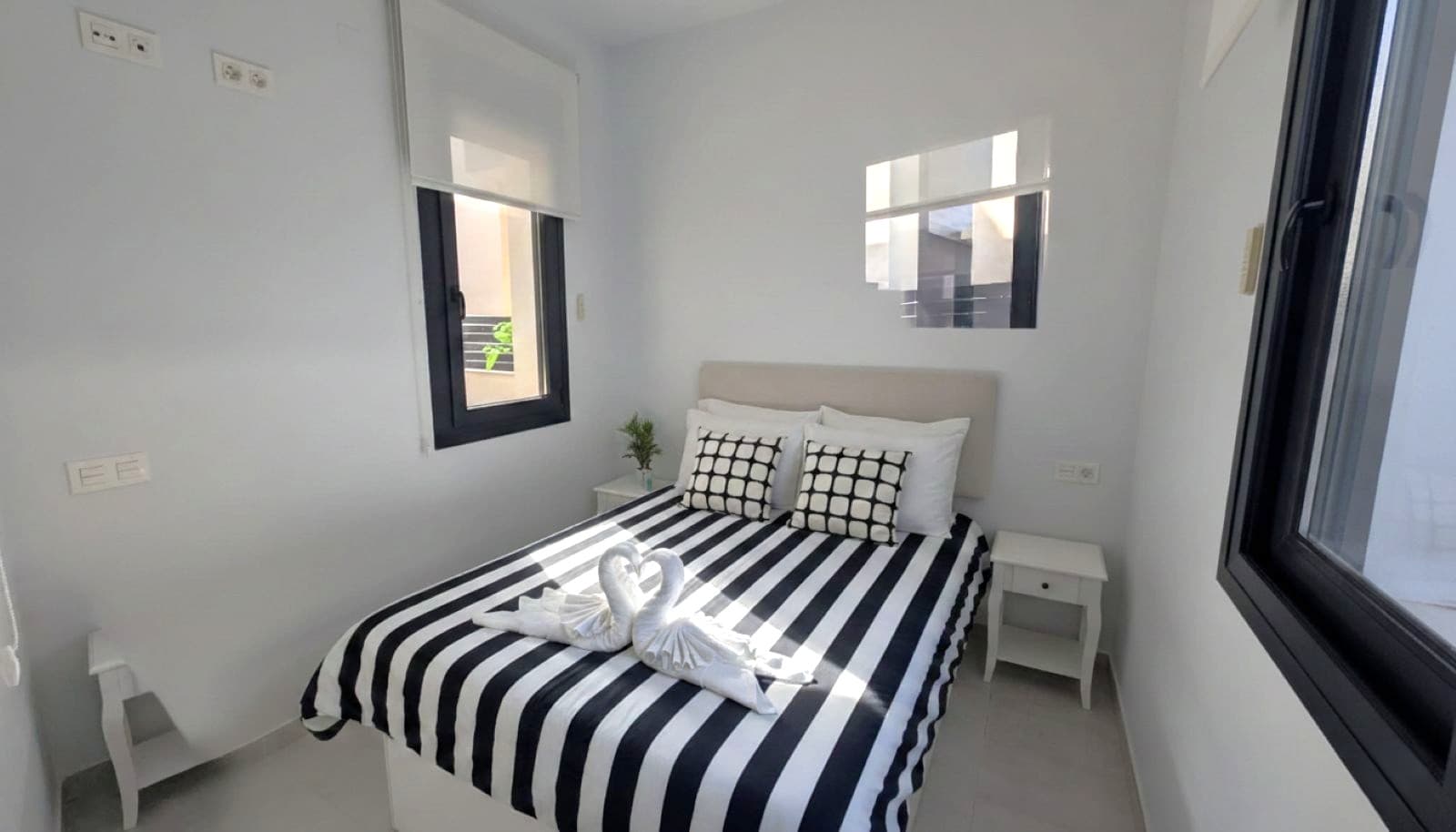 4 bed Detached Villa in Cabo Roig - 16