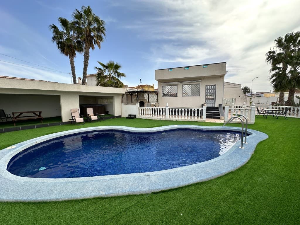 Vrijstaande Villa met 3 slaapkamers in Ciudad Quesada - 3