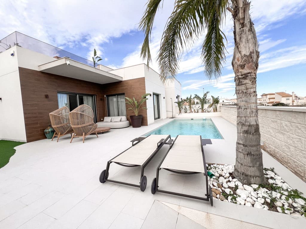 Villa - Chalet de 4 dormitorios en San Miguel de Salinas - 2