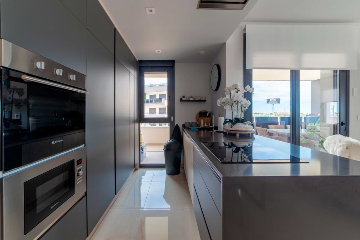 Tussenverdieping Appartement met 3 slaapkamers in Playa Flamenca - 3