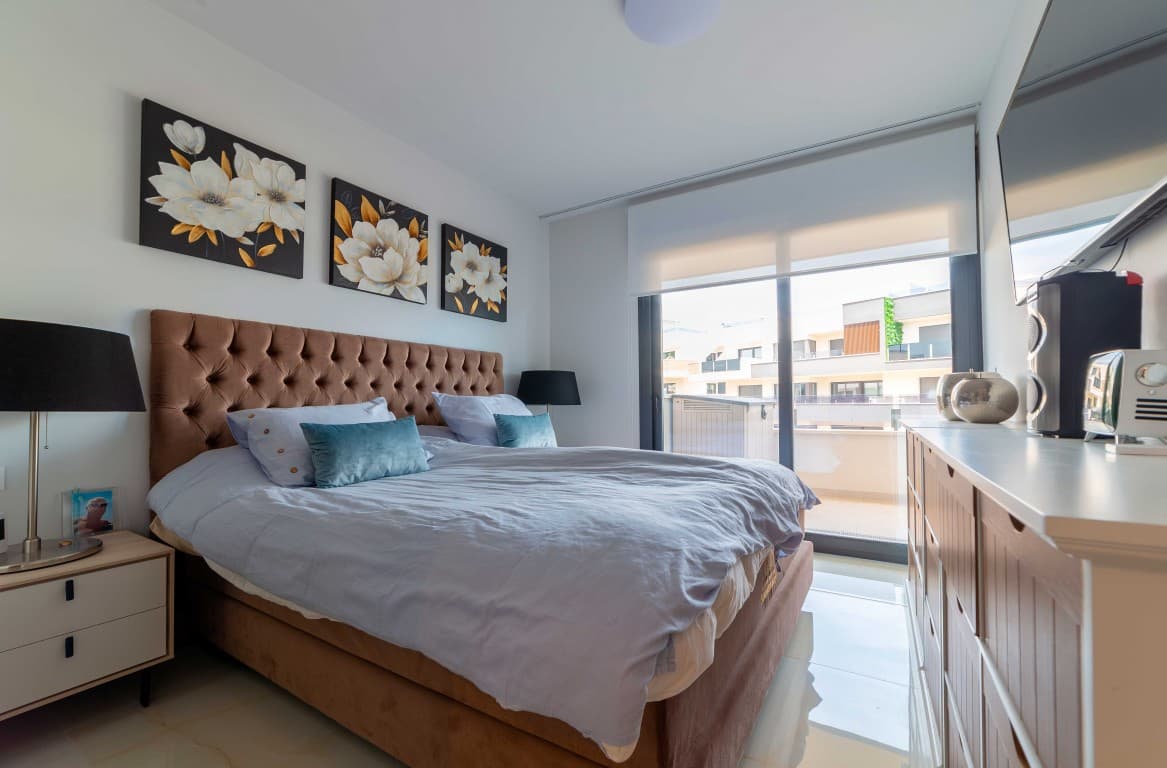 Tussenverdieping Appartement met 3 slaapkamers in Playa Flamenca - 4
