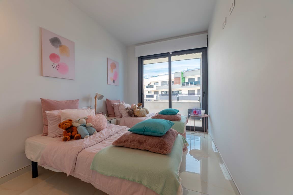 Tussenverdieping Appartement met 3 slaapkamers in Playa Flamenca - 6