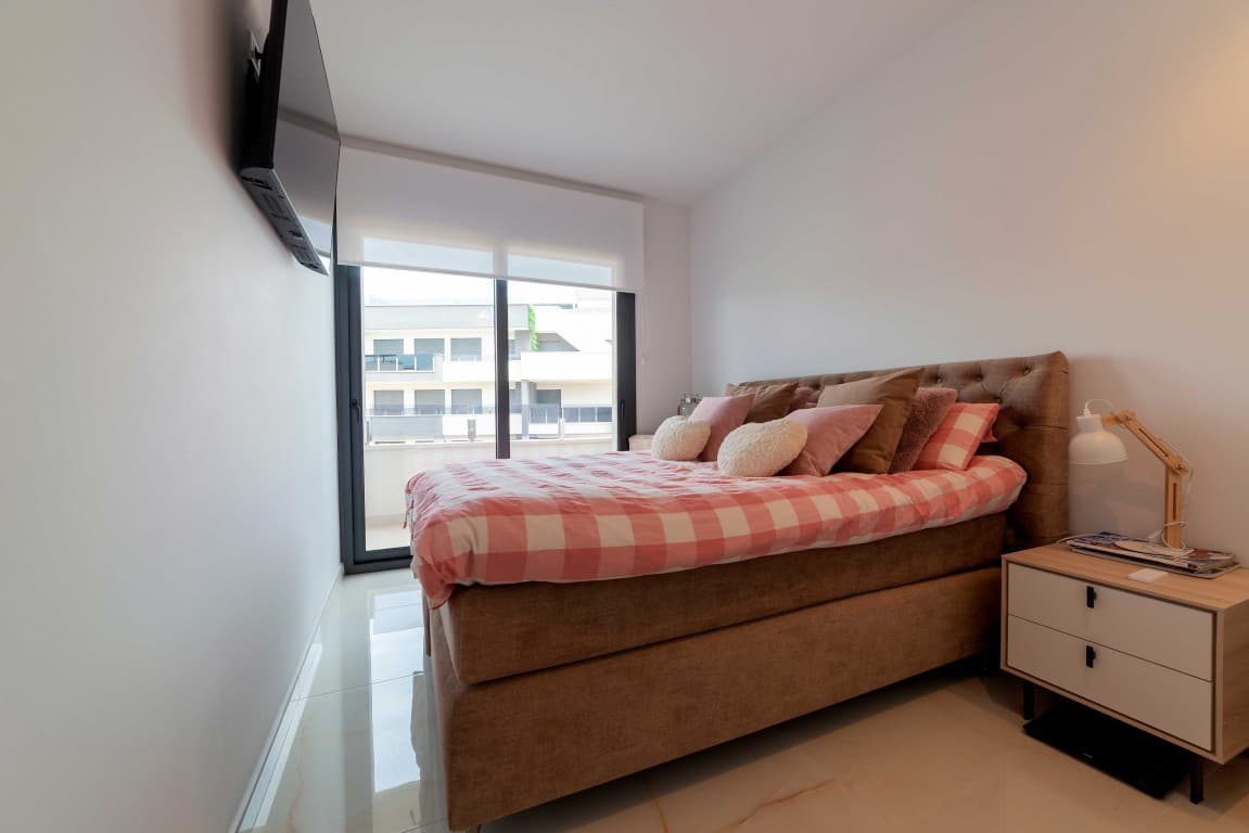 Tussenverdieping Appartement met 3 slaapkamers in Playa Flamenca - 9