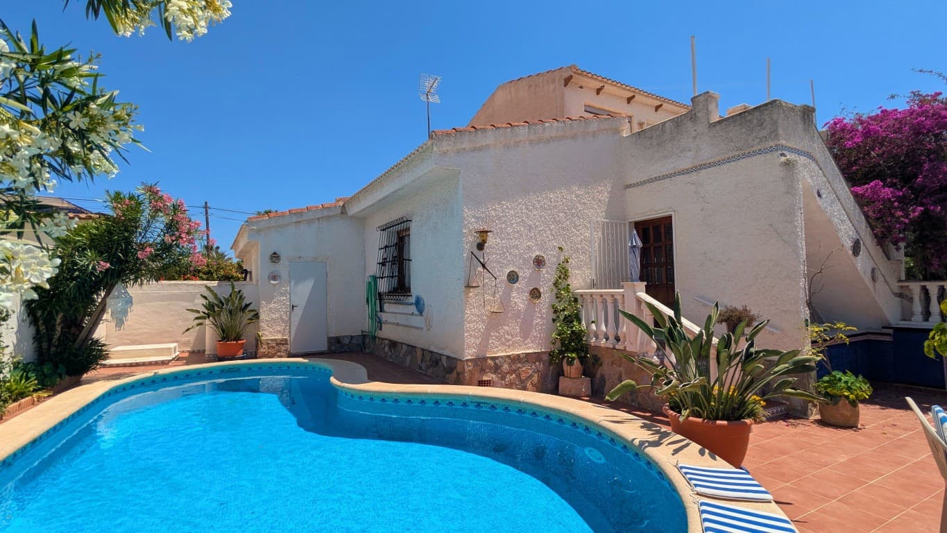 Villa - Chalet de 4 dormitorios en Ciudad Quesada - 2