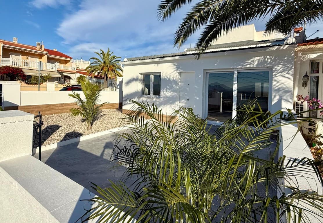 Semi-Vrijstaande Villa met 3 slaapkamers in Ciudad Quesada - 9