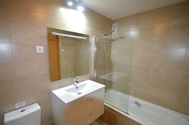 2 bed Middle Floor Apartment in Hacienda Riquelme - 16