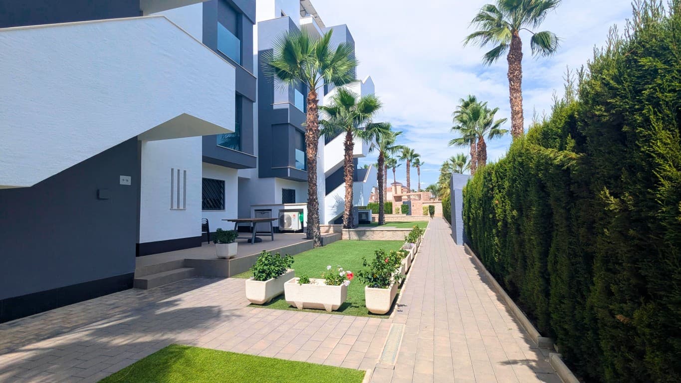 Ático de 3 dormitorios en Urbanización El Raso - 31