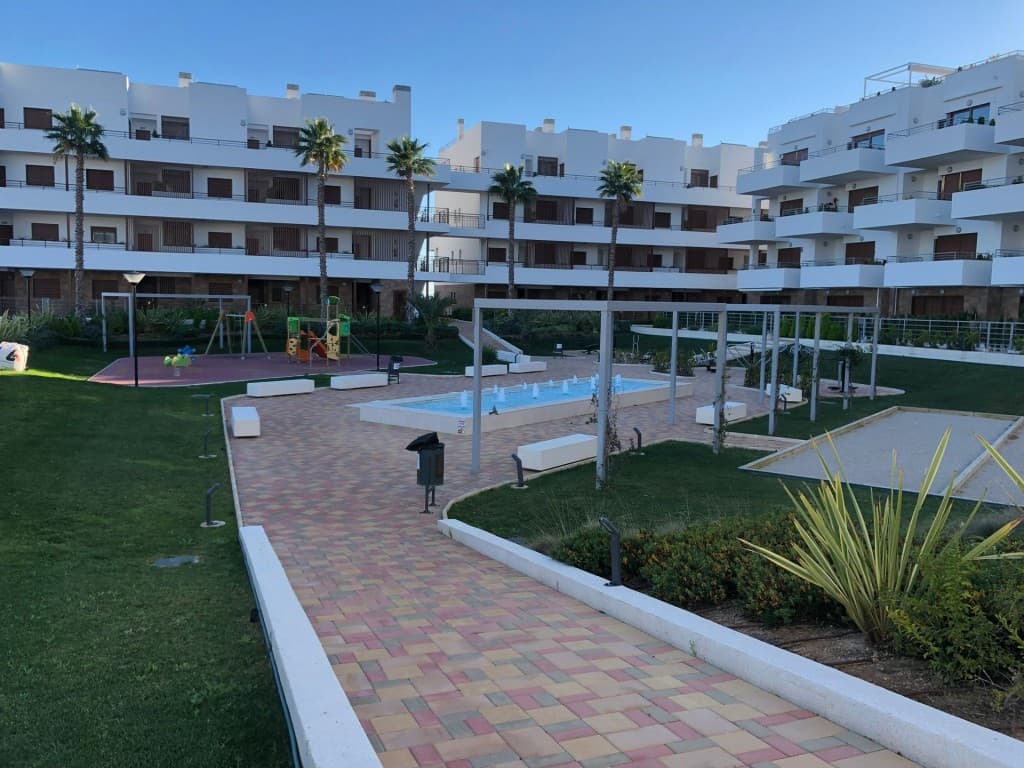 2 bed Middle Floor Apartment in Cabo Roig - 17