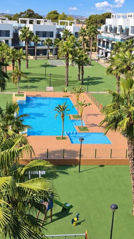Ático de 3 dormitorios en Urbanización El Raso - 16