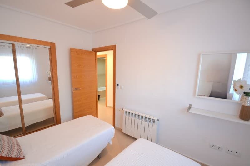 2 bed Middle Floor Apartment in Hacienda Riquelme - 9