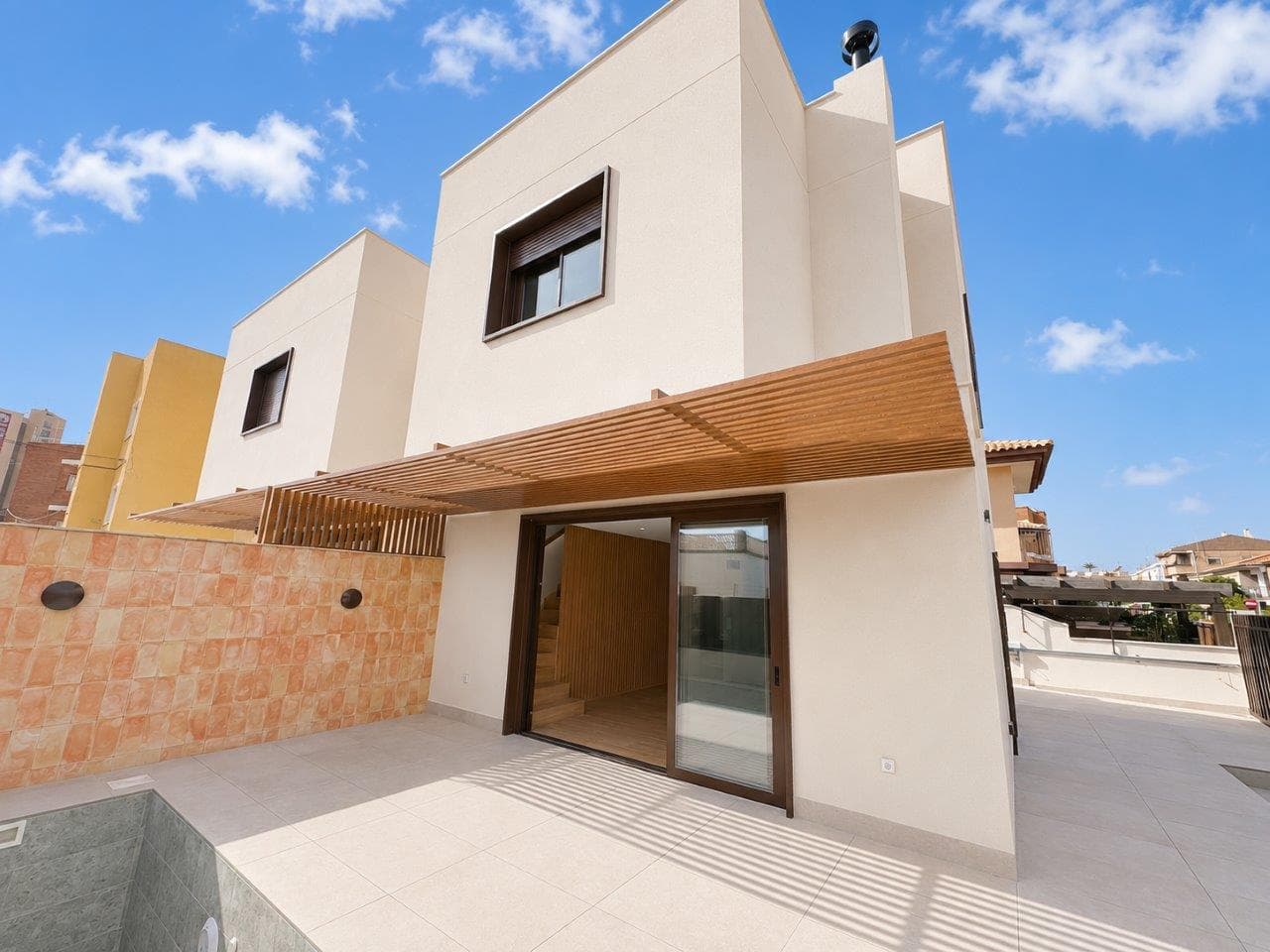 Villa - Chalet de 3 dormitorios en Santiago de la Ribera - 1