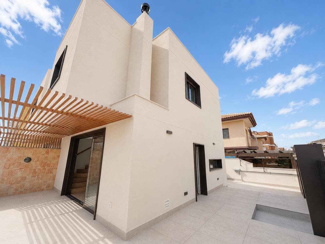 Villa - Chalet de 3 dormitorios en Santiago de la Ribera - 2