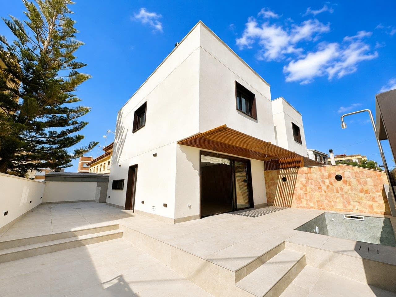 Villa - Chalet de 3 dormitorios en Santiago de la Ribera - 1