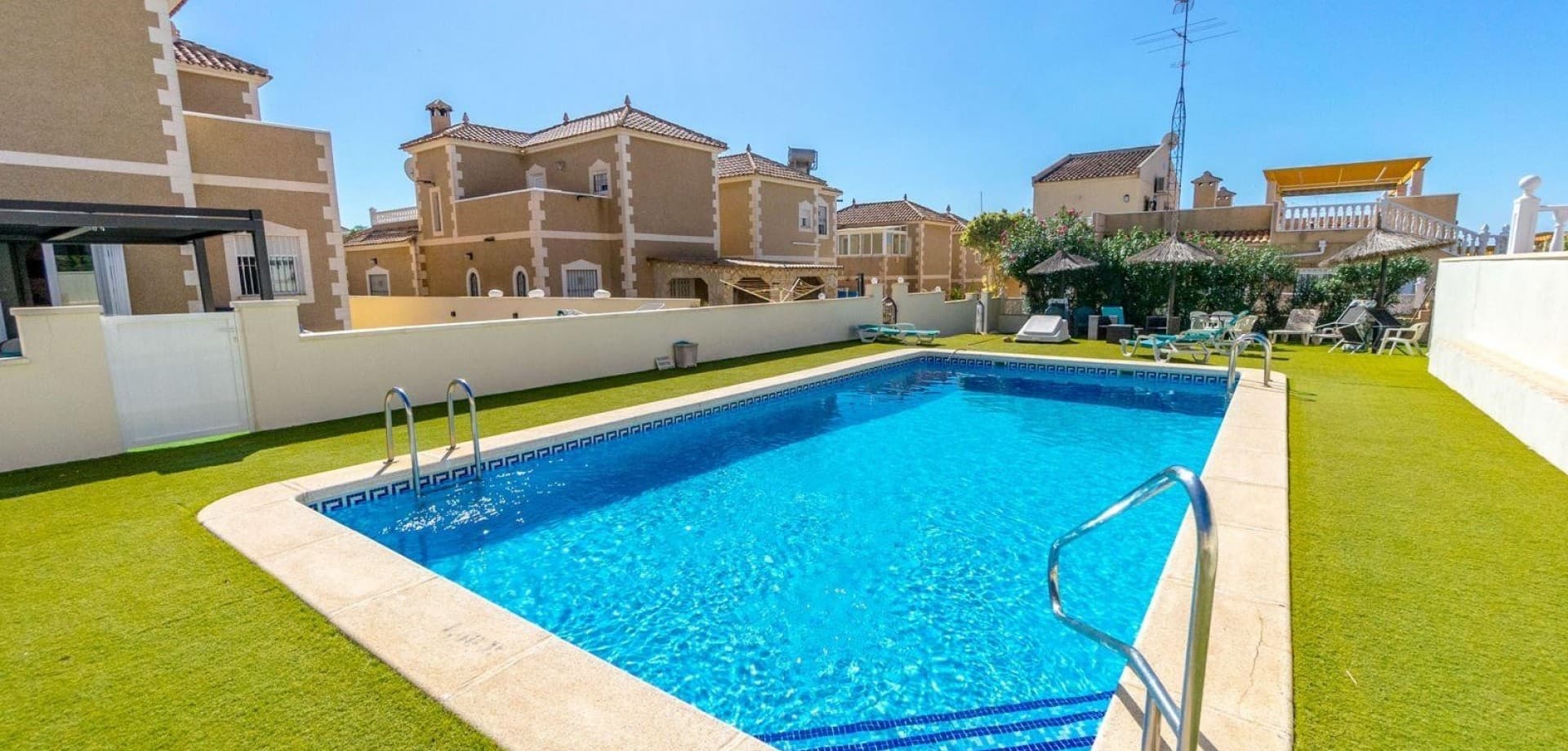 Villa - Chalet de 3 dormitorios en Orihuela Costa - 3